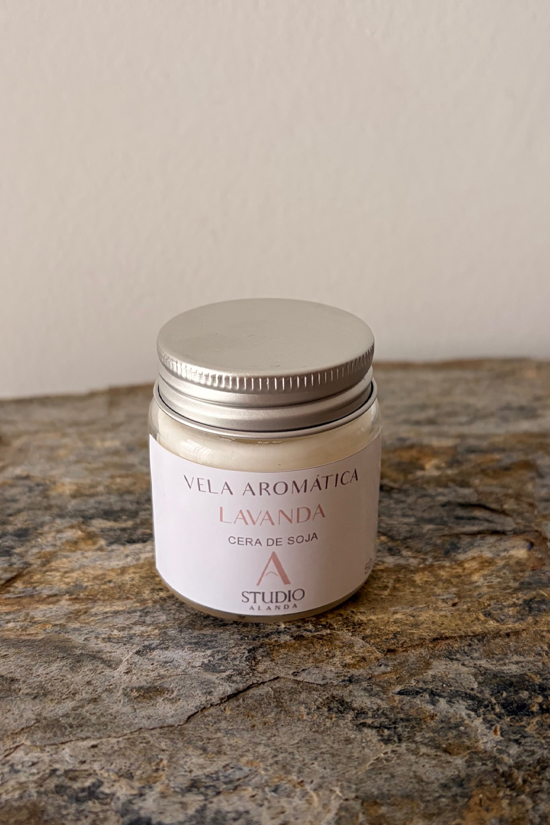 mini vela de soja aromática con aroma a lavanda y recipiente de cristal